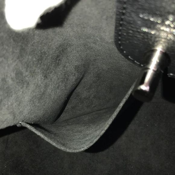 Louis Vuitton Lock Me Hobo Shoulder Bag Black - Picture 8 of 10